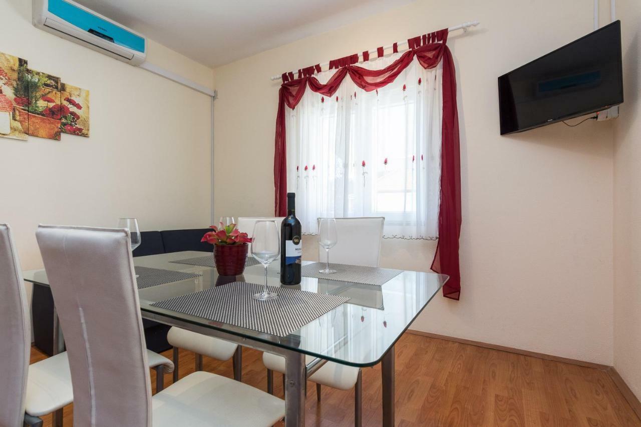 Apartman Mladenka Sukošan Buitenkant foto