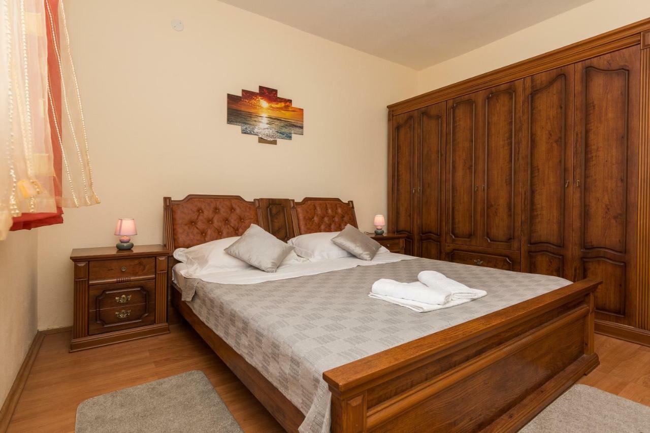 Apartman Mladenka Sukošan Buitenkant foto