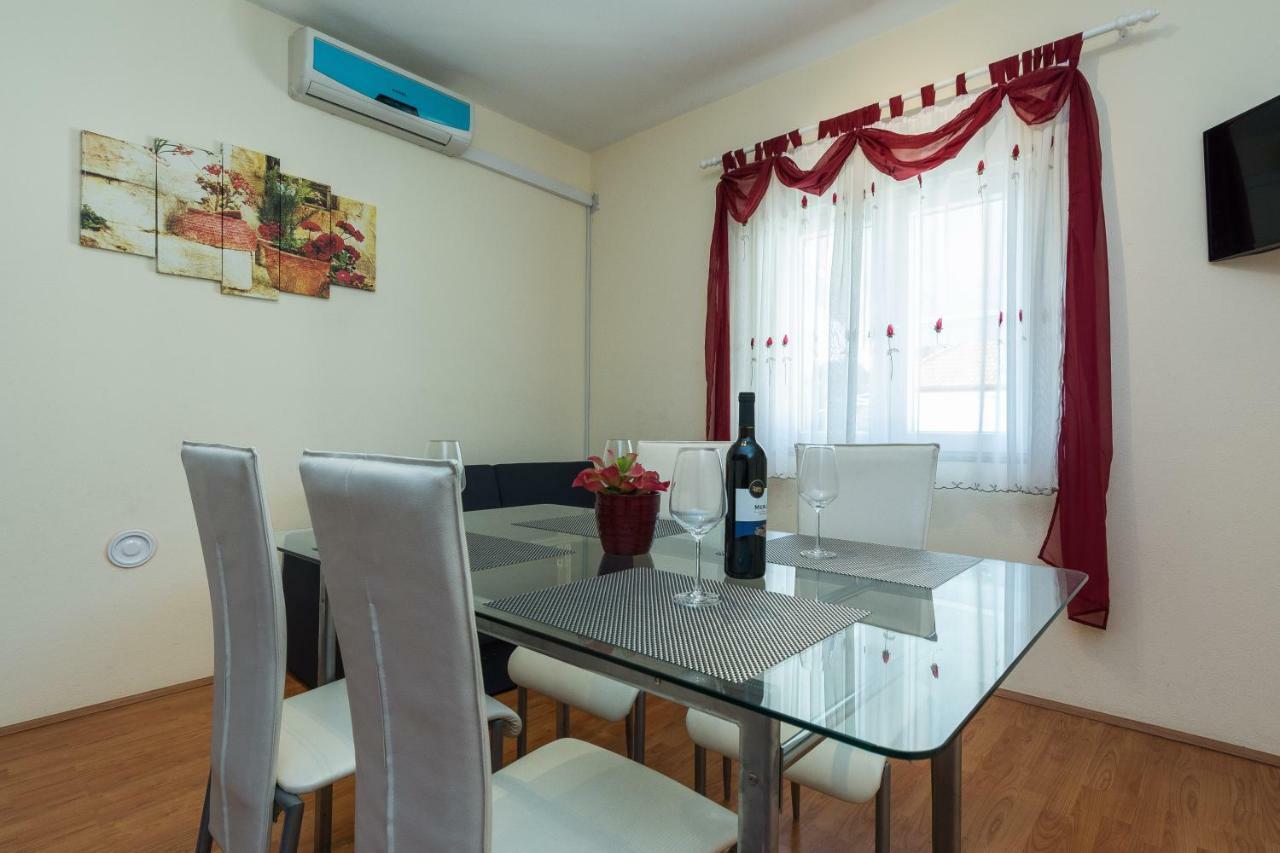 Apartman Mladenka Sukošan Buitenkant foto