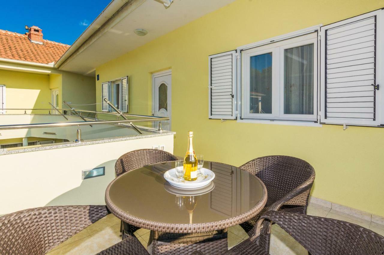 Apartman Mladenka Sukošan Buitenkant foto